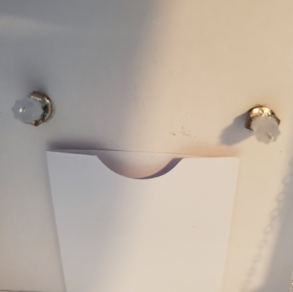 "NWT" Necklace and earring pearl set - Picture 3 of 8